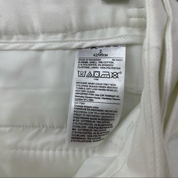 NWT Banana Republic, Shorts, Size 2. Built in belt and pockets - Picture 8 of 8